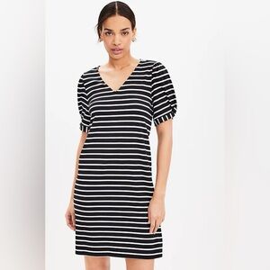 LOFT Petite Striped Puff Sleeve V-Neck Swing Dress - XSP